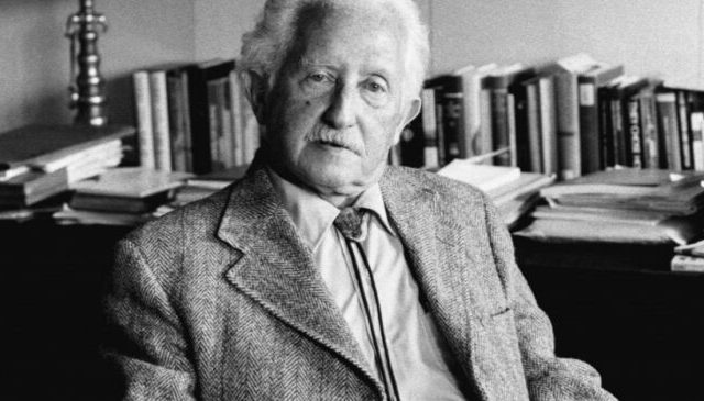 Erik Erikson'un Çığır Açan Sözleri: Yaşam Boyu Kimlik ve Krizle Yüzleşme